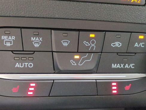 Used 2020 Ford Escape SE image 23