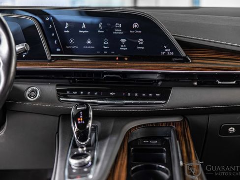 Used 2022 Cadillac Escalade ESV Luxury AWD/4WD image 39