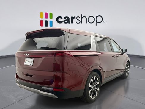Used 2024 Kia Carnival EX image 5