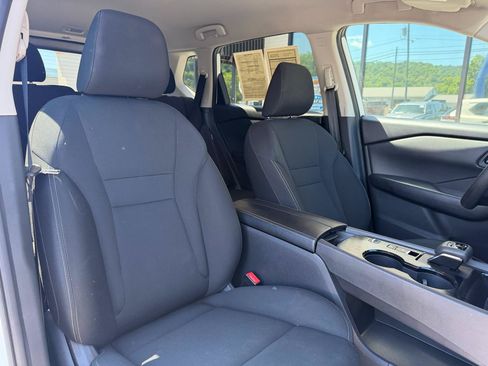Used 2024 Nissan Rogue S FWD image 16