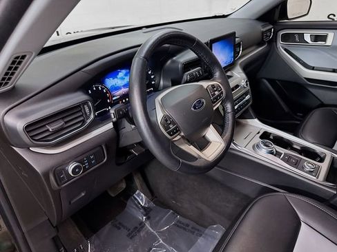 Used 2022 Ford Explorer XLT w/ Equipment Group 202A image 9