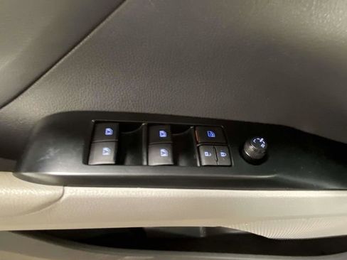 Used 2019 Toyota Camry LE image 14