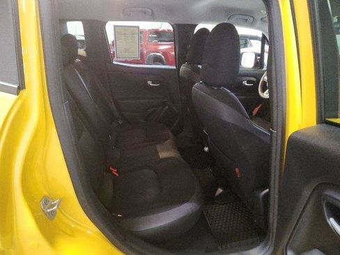 Used 2023 Jeep Renegade Trailhawk AWD/4WD image 15