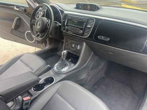 Used 2013 Volkswagen Beetle TDI image 12