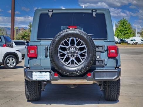 Used 2024 Jeep Wrangler Unlimited Sahara w/ Technology Group AWD/4WD image 6