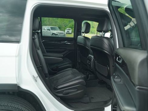 Used 2023 Jeep Grand Cherokee L Laredo image 23