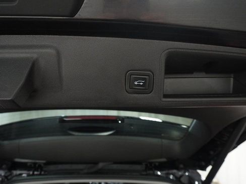 Used 2022 GMC Terrain SLE w/ Driver Convenience Package image 7