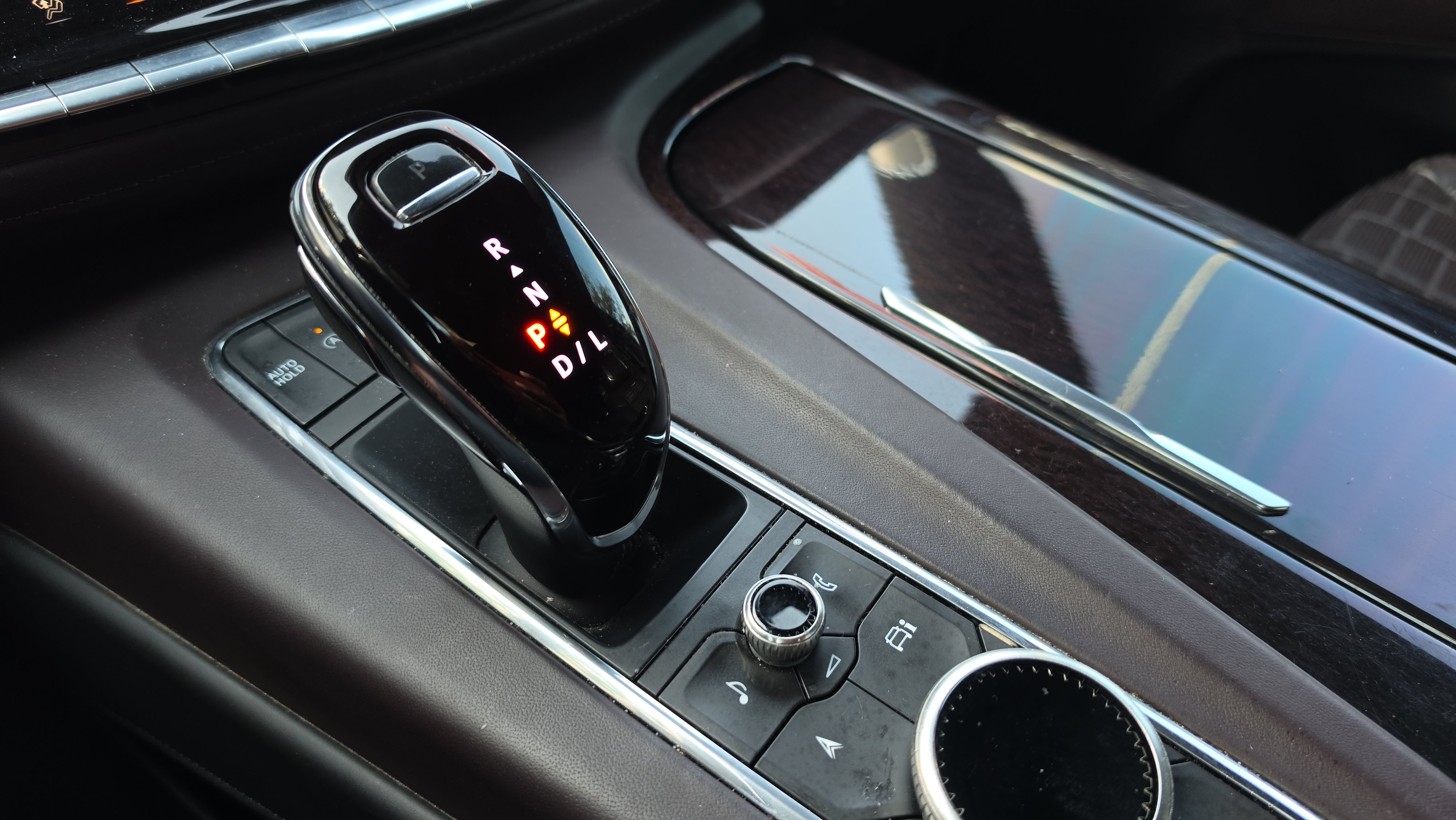 Used 2024 Cadillac Escalade Sport Platinum RWD image 18
