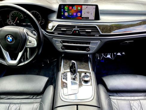 Used 2018 BMW 750i xDrive image 24