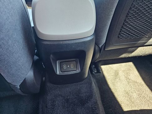 Used 2025 Hyundai Elantra Limited FWD image 33