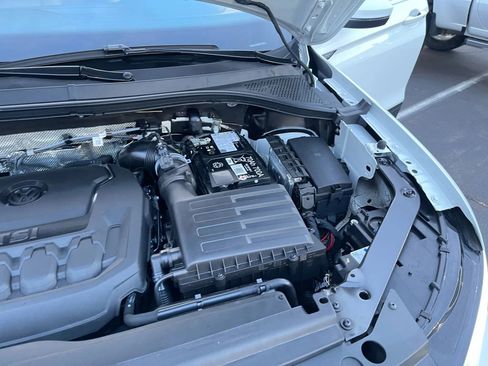 Used 2024 Volkswagen Tiguan SE image 30