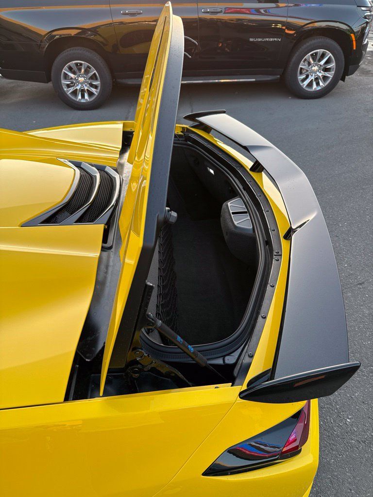 Used 2026 Chevrolet Corvette Stingray Premium Conv w/ Z51 Performance Package RWD image 37