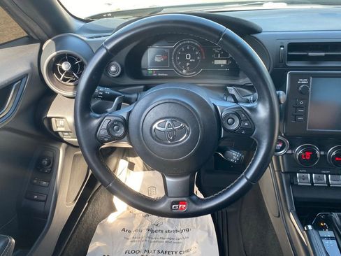 Used 2022 Toyota GR86 Premium w/ ALL Weather Mat Package (TMS) RWD image 17