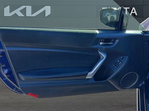 Used 2017 Toyota 86 image 9