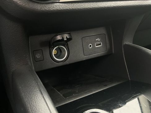 Used 2025 Nissan Versa SV FWD image 24