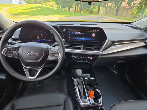 Used 2025 Chevrolet Trax ACTIV FWD image 18