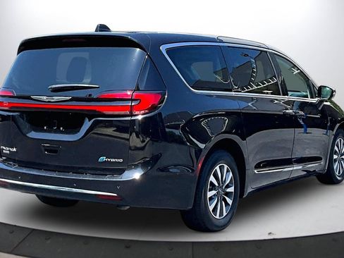 Used 2023 Chrysler Pacifica Limited FWD image 8