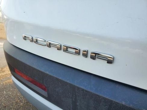 Used 2023 GMC Acadia SLT image 17