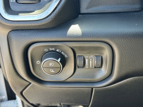 Used 2025 RAM 2500 Laramie AWD/4WD image 15