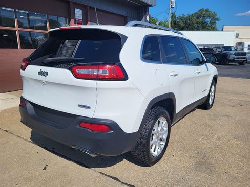 Used 2017 Jeep Cherokee Latitude FWD image 7