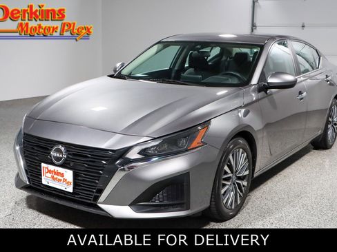 Used 2023 Nissan Altima 2.5 SV image 1