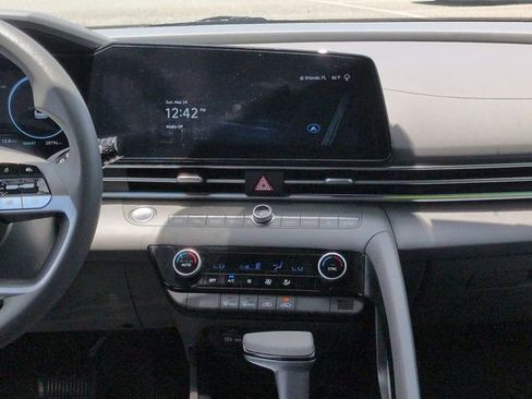 Used 2024 Hyundai Elantra SEL FWD image 17