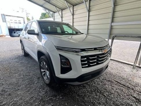 Used 2025 Chevrolet Equinox LT AWD/4WD image 3