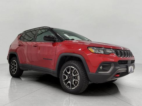 Used 2025 Jeep Compass Trailhawk AWD/4WD image 1