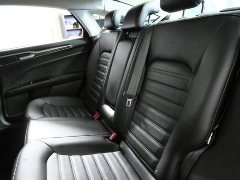 Used 2014 Ford Fusion SE w/ Equipment Group 202A FWD image 15