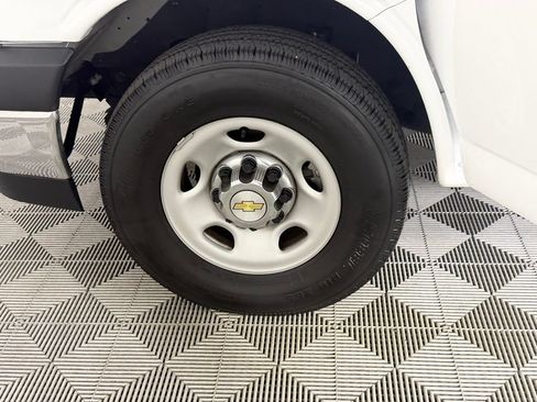 Used 2025 Chevrolet Express 3500 LT w/ LT Preferred Equipment Group RWD image 12