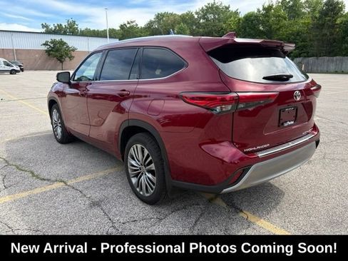 Used 2021 Toyota Highlander Platinum AWD/4WD image 3