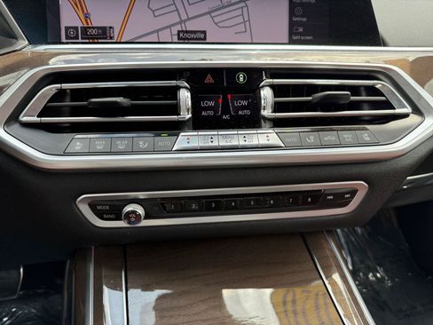 Used 2020 BMW X7 M50i AWD/4WD image 32