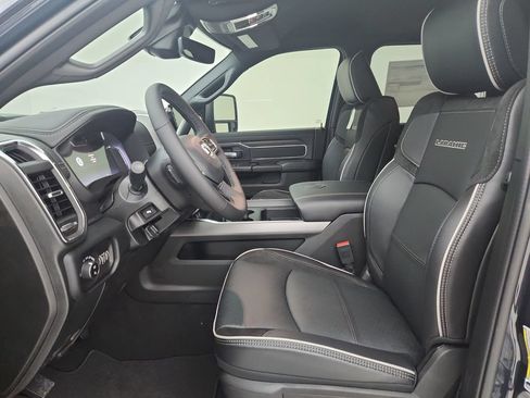 New 2026 RAM 2500 Laramie AWD/4WD image 19
