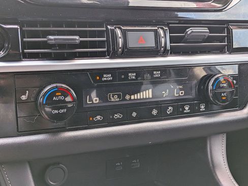 Used 2025 Nissan Pathfinder SV AWD/4WD image 13