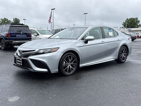 Used 2023 Toyota Camry SE FWD image 5