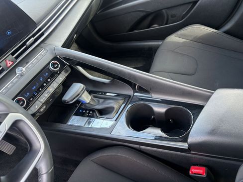 Used 2025 Hyundai Elantra SEL image 43