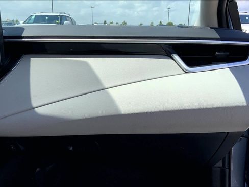 Used 2023 Toyota Corolla LE image 18