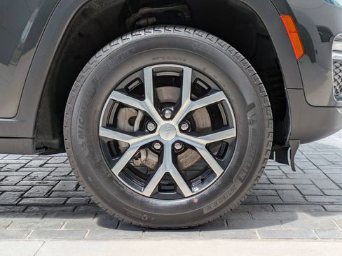 Used 2024 Jeep Grand Cherokee Limited image 12