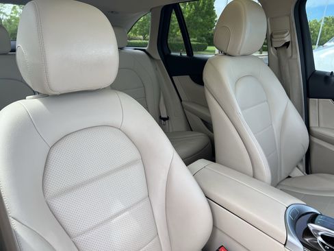 Used 2019 Mercedes-Benz GLC 300 4MATIC image 35