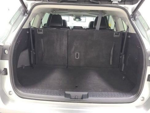 Used 2022 Toyota Highlander XLE AWD/4WD image 40