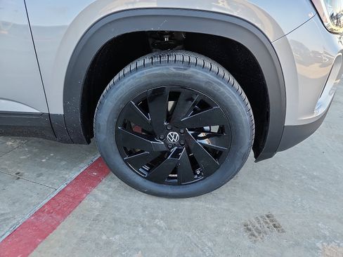 New 2026 Volkswagen Atlas SE image 9