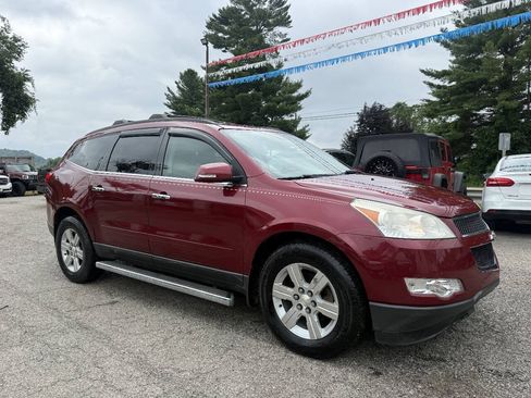 Used 2011 Chevrolet Traverse LT w/ LPO, 'HIT The Road' Package AWD/4WD image 3
