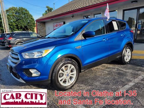 Used 2019 Ford Escape SE FWD image 1