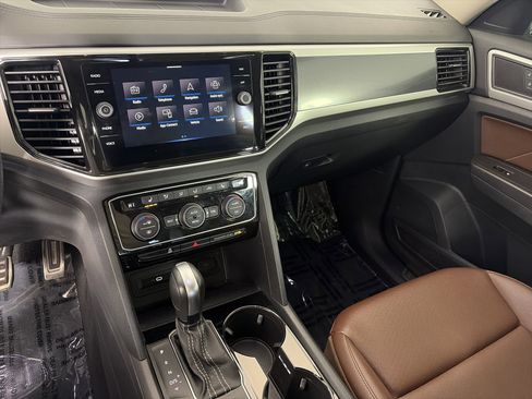 Used 2023 Volkswagen Atlas SEL R-Line image 4