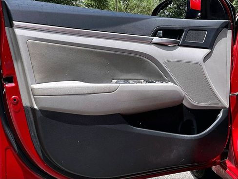 Used 2020 Hyundai Elantra SEL FWD image 17