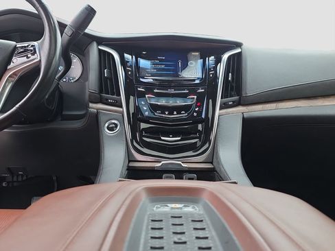 Used 2016 Cadillac Escalade Luxury image 14