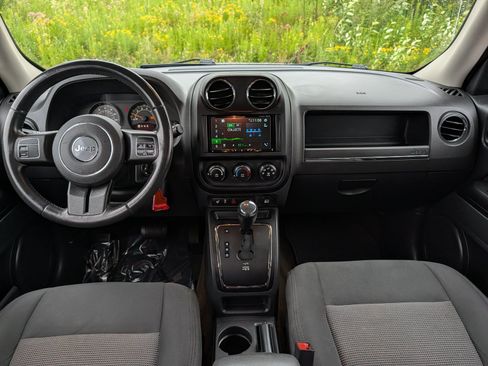 Used 2014 Jeep Patriot Latitude AWD/4WD image 10