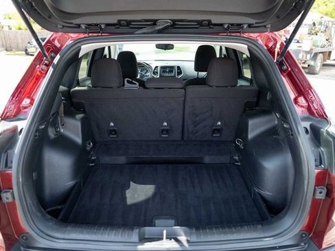 Used 2021 Jeep Cherokee Latitude image 8