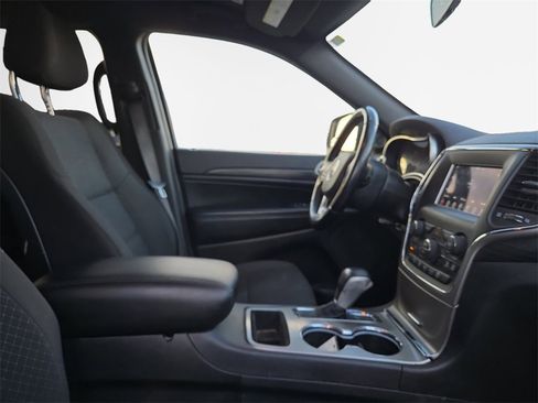 Used 2021 Jeep Grand Cherokee Laredo image 26