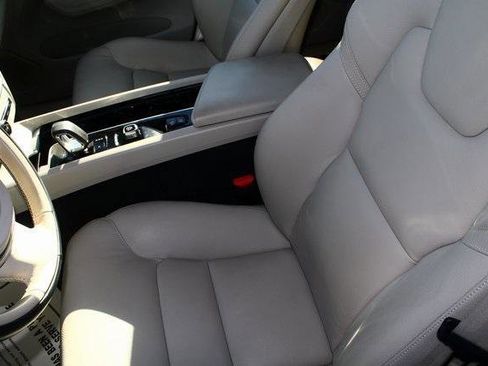 Used 2023 Volvo XC60 T8 Core image 5